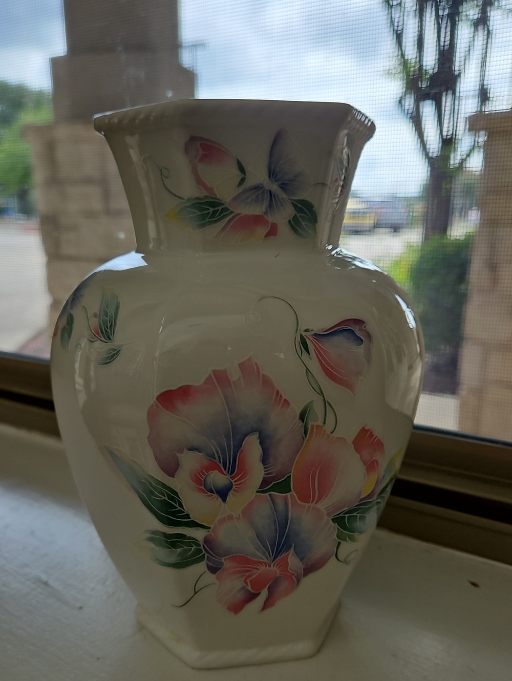 Aynsley Hand-Painted White Floral Ceramic Sweetheart Vase